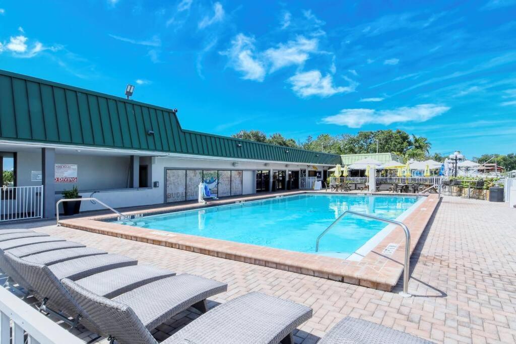 Waterfront, Pool, Tiki Bar & Grill, Gym, Location! Apartment Sarasota Exterior photo