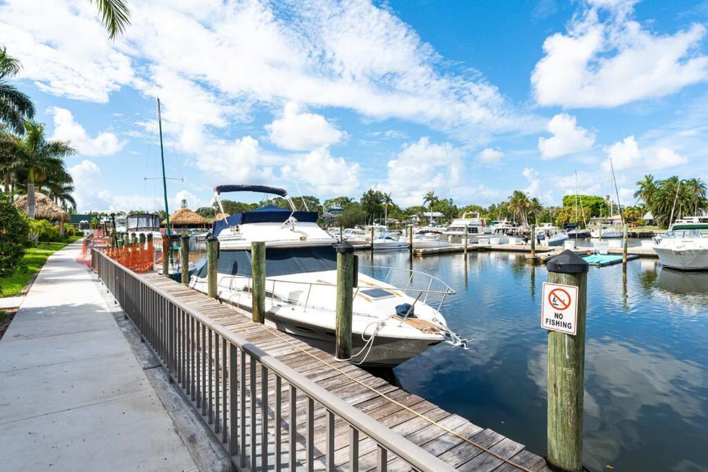 Waterfront, Pool, Tiki Bar & Grill, Gym, Location! Apartment Sarasota Exterior photo